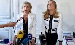 Les deux avocates de Jacqueline Sauvage, Janine Bonaggiunta (G) et Nathalie Tomasini, lors d'une conférence de presse, le 12 août, à Paris