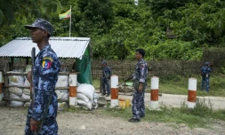 Des policiers birmans aux abords de la frontière avec le Bangladesh dans l'État Rakhine, le 28 août 2018