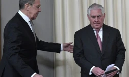 Le ministre russe des Affaires étrangères Sergueï Lavrov (g) et son homologue américain Rex Tillerson (d), le 12 avril 2017 à Moscou