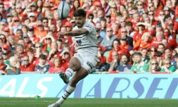 Le demi d'ouverture français de Toulouse, Romain Ntamack, lors de la séance de tirs au but du quart de finale de Champions Cup entre le Munster et le Stade Toulousain à l'Aviva Stadium, à Dublin, le 7 mai 2022