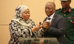 La vice-présidente tanzanienne Samia Suluhu Hassan et le président John Magufuli, le 24 juillet 2019 à Dar es Salaam.