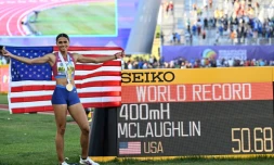 L'Américaine Sydney Mclaughlin après son record du monde en finale du 400 m haies aux Championnats du monde d'athlétisme à Eugene, aux Etats-Unis, le 22 juillet 2022