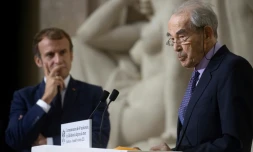 Emmanuel Macron et Robert Badinter le 9 octobre 2021 au Panthéon à Paris pour le 40e anniversaire de l'abolition de la peine de mort