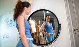 Sophia Torres, de l'entreprise Sugar, pose en débardeur, le 10 juillet 2020 à Marseille