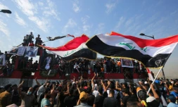 Des manifestants irakiens sur la place Tahrir à Bagdad, le 25 octobre 2020 