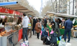 Les allées d'un marché parisien, le 21 mars 2020