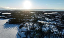 Vue aérienne de Yellowknife, dans les territoires du Nord-Ouest au Canada, le 24 janvier 2025