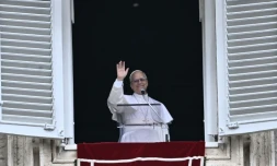 Le pape Léon XIV lors de sa priÚre hebdomadaire de l'Angélus au Vatican, le 15 mars 2026