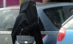 Une femme porte le niqab, le 9 janvier 2014 dans le centre de Roubaix