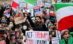 Manifestation contre le gouvernement iranien devant le consulat des Etats-Unis à Milan, en Italie, le 13 janvier 2026