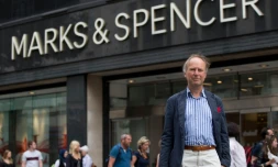Nigel Rodgers devant un magasin Marks and Spencer sur Oxford Street à Londres le 18 août 2016