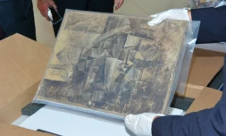 Photo prise le 13 août 2015 dans l'ambassade  de France à Washington et fournie par l'ambassade et le service des douanes françaises de "La Coiffeuse" une toile cubiste peinte par Picasso en 1911 