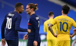 La joie de Kylian Mbappé et Antoine Griezmann lors de la démonstration de force des Bleus face à l'Ukraine 7-1 au Stade de France, le 7 octobre 2020