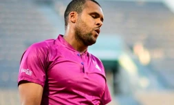 Le Français Jo-Wilfried Tsonga, lors de son match du 1er tour contre le Japonais Yoshihito Nishioka, le 31 mai 2021 au tournoi de Roland-Garros