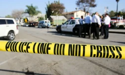 Des policiers sur les lieux d'un affrontement entre des membres du Ku Klux Klan et des antiracistes à Anaheim, Californie, le 27 février 2016
