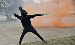 Un "casseur" masqué le 28 avril 2016 à Nantes
