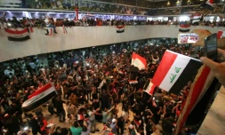 Des milliers de manifestants ont envahi le Parlement irakien le 30 avril 2016 à Bagdad