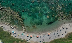 Vue aérienne le 12 juillet 2021 de la plage de Kallmet, en Albanie
