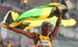 La JamaĂŻcaine Shelly-Ann Fraser-Pryce remporte le 100 m aux Mondiaux de Doha le 29 septembre 2019