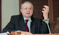 Luc Montagnier, prix Nobel de médecine 2008, pour la découverte du virus du sida, le 12 février 1997 à Paris
