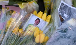 Des fleurs et des photos d'Emiliano Sala déposées à l'extérieur du stade de la Beaujoire avant le match entre Nantes et Saint-Etienne, le 30 janvier 2019 