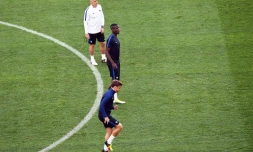 Le sélectionneur français Didier Deschamps à l'entraînement avec Antoine Griezmann et Paul Pogba au stade Vélodrome à Marseille, le 14 juin 2016
