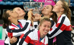 L'équipe de France féminine de tennis célÚbre sa victoire en finale de la Fed Cup face à l'Australie, le 10 novembre 2019