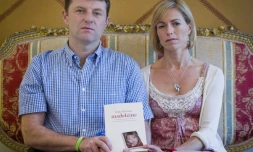 Gerry (G) et Kate McCann dont la fille Madeleine a été enlevée il y a dix ans, dans la petite station balnéaire de Praia da Luz dans le sud du Portugal 