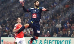 Nikola Karabatic, avec les Bleus face au Danemark, lors d'un match de la Golden League à Paris, le 7 janvier 2018