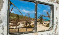 Une plage dévastée de l'île de Saint-Martin le 27 septembre 2017 après le passage de l'ouragan Irma