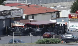 Photo prise le 15 août 2017 de la pizzeria de Sept-Sorts, en Seine-et-Marne, sur laquelle un homme a foncé en voiture la veille, faisant un mort et douze blessés
