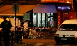 Les enquêteurs à "La Belle Equipe" après l'attaque terroriste le 14 novembre 2016 à Paris 