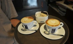 Boire des boissons très chaudes provoque "probablement" le cancer de l'oesophage, a déclaré mercredi l'agence cancer de l'OMS, qui a en revanche levé les soupçons sur le café et le maté consommés à des températures normales