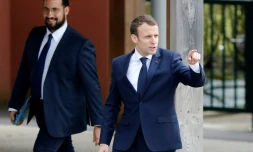 Le président Emmanuel Macron avec Alexandre Benalla à Berd'huis en Normandie, le 12 avril 2018