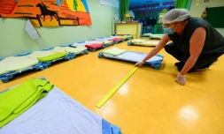 Une classe de maternelle est préparée en vue du déconfinement le 5 mai 2010 à Cenon, prÚs de Bordeaux