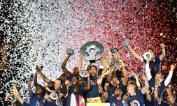 Les joueurs de Monaco en liesse après avoir remporté le titre de champion de L1 à l'issue du match face à Saint-Etienne à Louis II, le 17 mai 2017