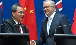 Le Premier ministre australien Anthony Albanese (d) et son homologue chinois Li Qiang au Parlement Ă Canberra, le 17 juin 2024