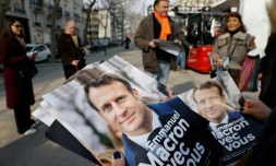 Emmanuel Macron observe un bref intermÚde à la guerre en Ukraine le temps d'effectuer son premier déplacement de candidat