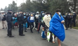 La police évacue des centaines de migrants d'un campement à Calais le 29 septembre 2020