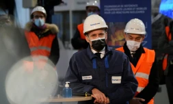 Le président français Emmanuel Macron en visite sur un site Framatome au Creusot (Saône-et-Loire), le 8 décembre 2020