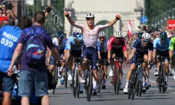 Fabio Jakobsen s'impose devant Arnaud Démare (2e à dr.) aux Championnats d'Europe à Munch, le 14 août 2022 