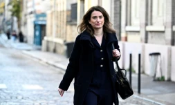 La secrétaire nationale du parti écologiste EELV, Marine Tondelier, arrive pour une réunion avec le président Emmanuel Macron à Saint-Denis, en Seine-Saint-Denis, le 17 novembre 2023