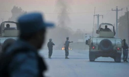 Des policiers sur les lieux d'une attaque à Jalalabad, le 30 août 2014 en Afghanistan