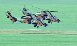 Des hélicoptères d'attaque espagnols Tigre lors d'un exercice militaire à Semoutiers-Montsaon, en Haute-Marne, le 23 avril 2026 