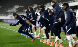 Les joueurs de l'équipe de France lors d'une séance d'entraînement de veille de match au stade olympique d'Helsinki, le 15 novembre 2021  