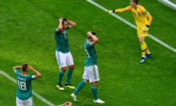 La détresse des joueurs allemands éliminés par les Sud-Coréens du gardien Cho Hyun-woo à Kazan, le 27 juin 2018