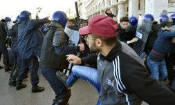 Heurts entre manifestants et forces de l'ordre lors d'un rassemblement contre un 5e mandat du président Abdelaziz Bouteflika, le 22 février 2019 à Alger