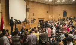 Le ministre égyptien de l'Aviation civile Chérif Fathy lors d'une conférence de presse, le 19 mai 2016 au Caire