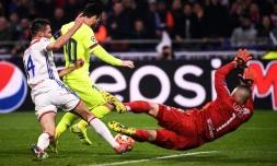 Lionel Messi et le Barça butent sur le gardien lyonnais Anthony Lopes en 8e de finale aller de la Ligue des champions au Parc OL, le 19 février 2019
