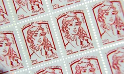 Un rouleau de timbres à l'effigie de Marianne, timbre officiel de la République Française le 1er octobre 2014 à Nieppe au Nord de la France